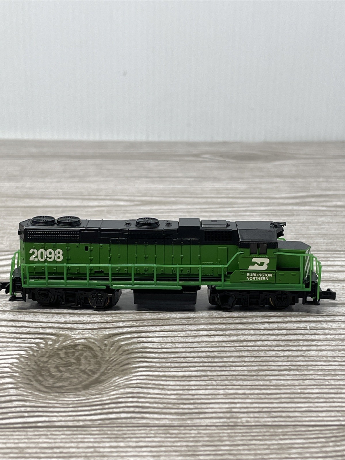 N Life-Like 433-7841 EMD GP38-2 BN Loco #2098 Rapido couplers