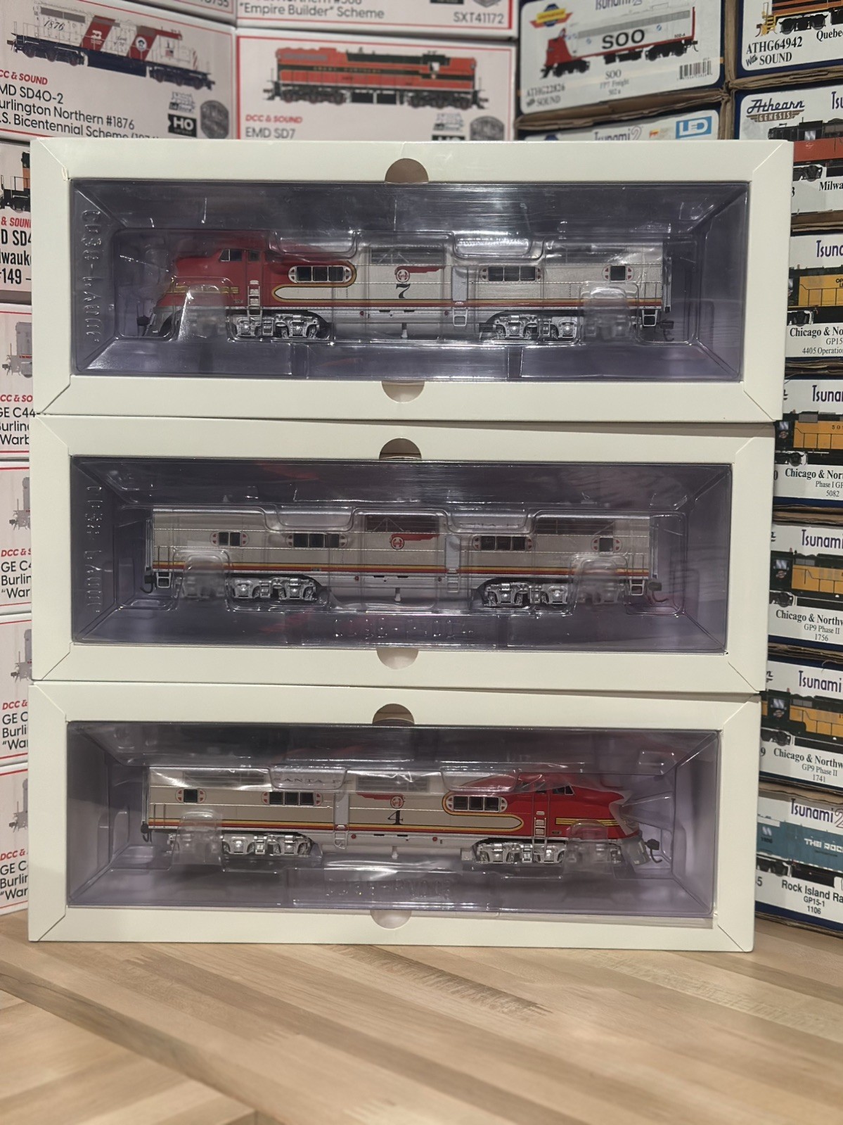 BROADWAY LIMITED BLI 7L, 4L/4A ATSF A-B-A SET of E-1’s POSTWAR DC DCC sound