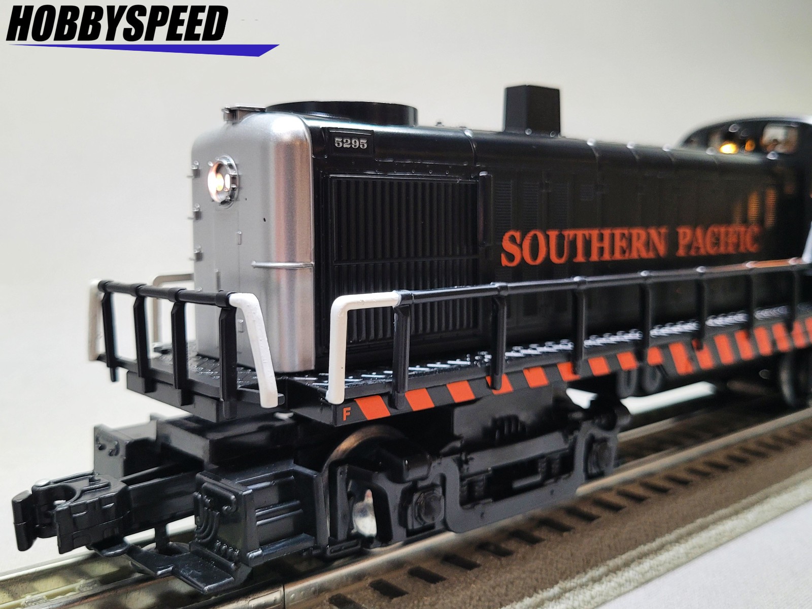 LIONEL SOUTHERN PACIFIC LIONCHIEF RS-3 #5295 DIESEL ENGINE O GAUGE 2545070 NEW