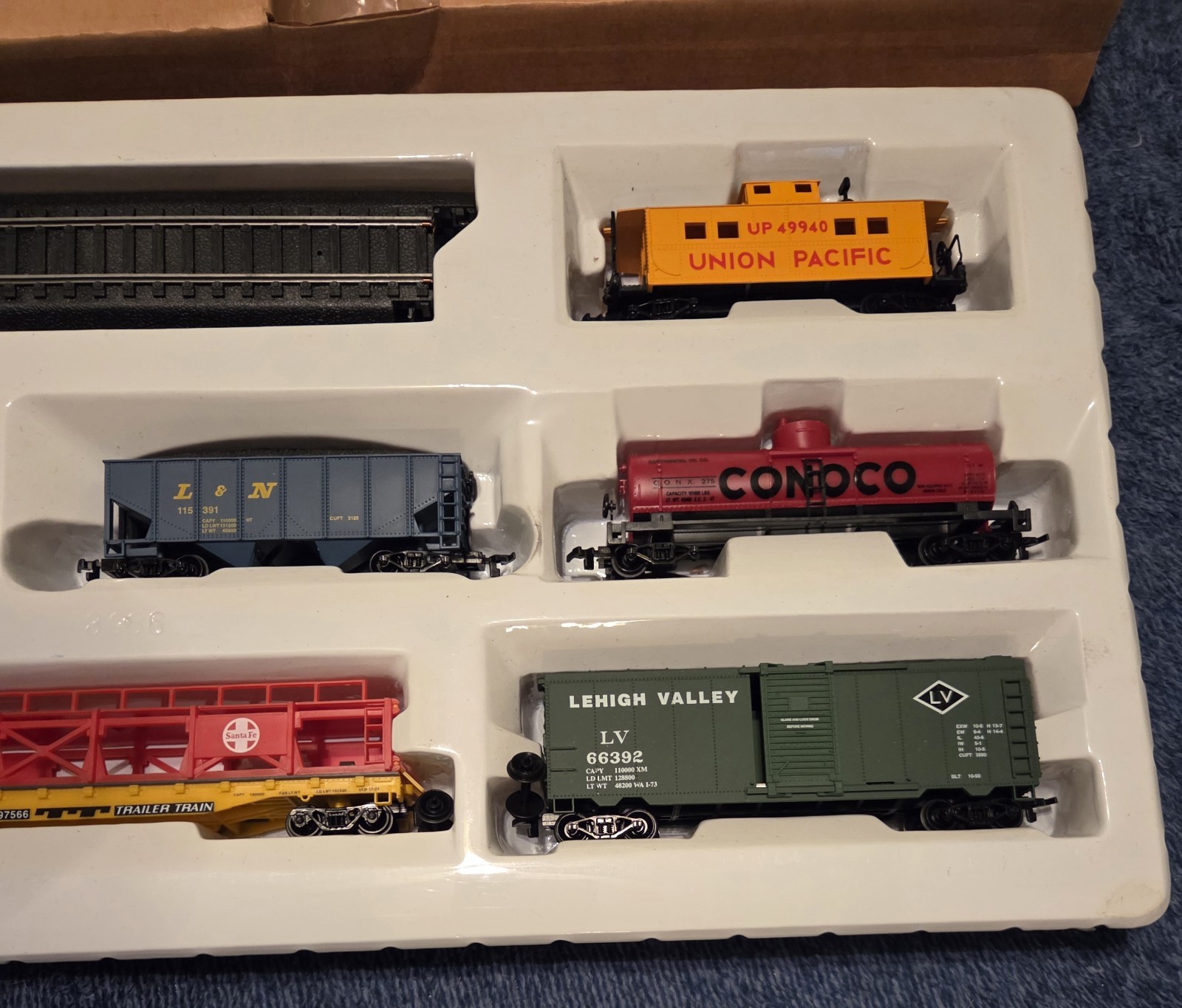 Life Like Trains Thunder Express HO Scale Electric Train Set Union Pacific