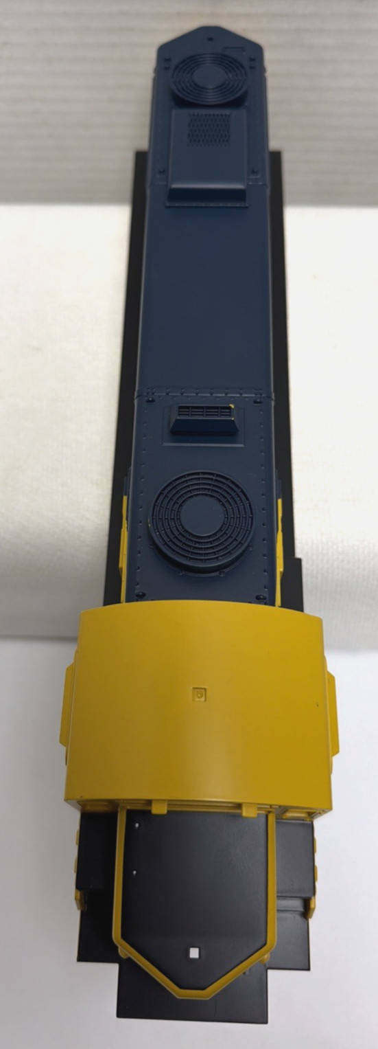 MTH O-GAUGE GP-20 SANTA FE 3018 DIESEL LOCOMOTIVE SHELL ONLY – 13-1/2″L