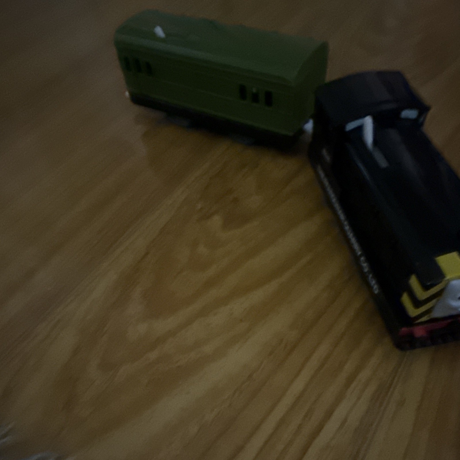 N Gauge Diesel Locomotive Model Train Engine – Black Yellow Green Plastic