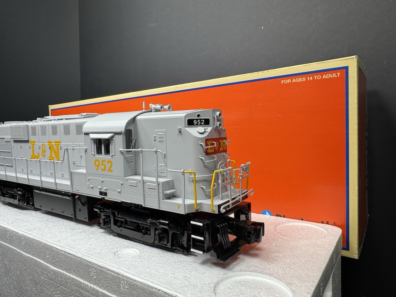 Lionel LEGACY 1933051 Louisville & Nashville L&N RS-11 diesel engine #952 LNIB