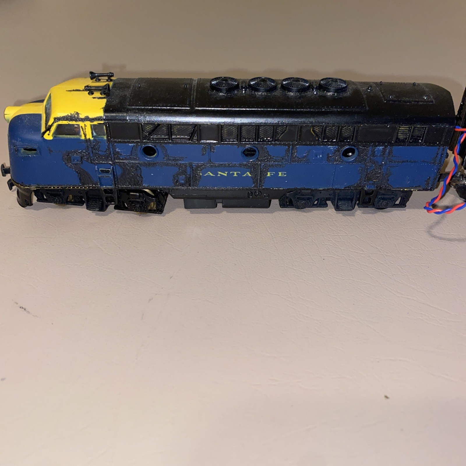 2 Lot VTG Locomotive – TYCO Santa Fe 4015 & Cox Santa Fe