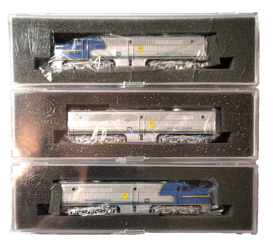 N Con-Cor 1-002111/2051 Delaware & Hudson PA/PB/PA Locomotive set