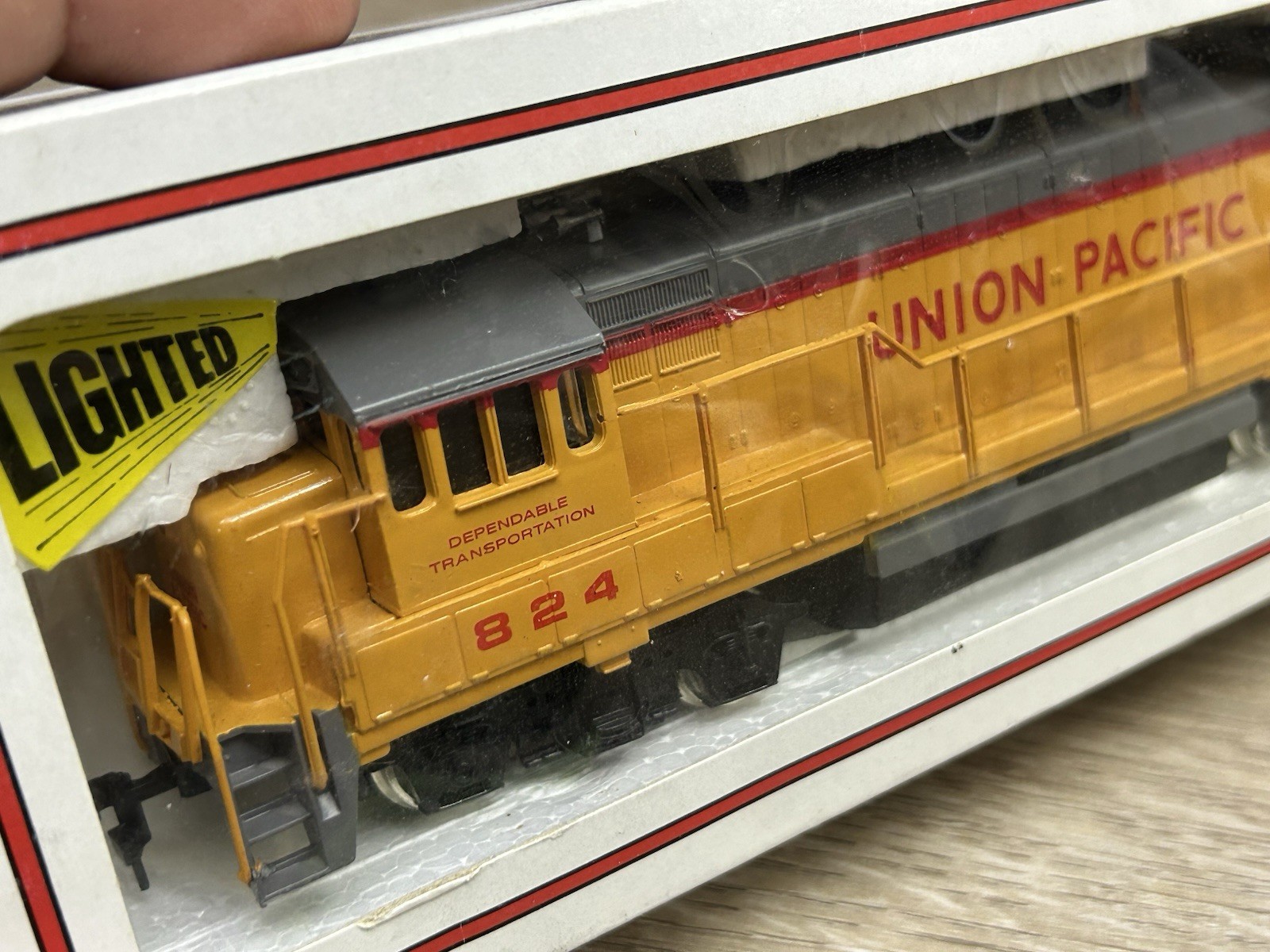Bachmann HO Union Pacific GE U36B 0625 Diesel Locomotive No. 824 RUNS & LIGHTS