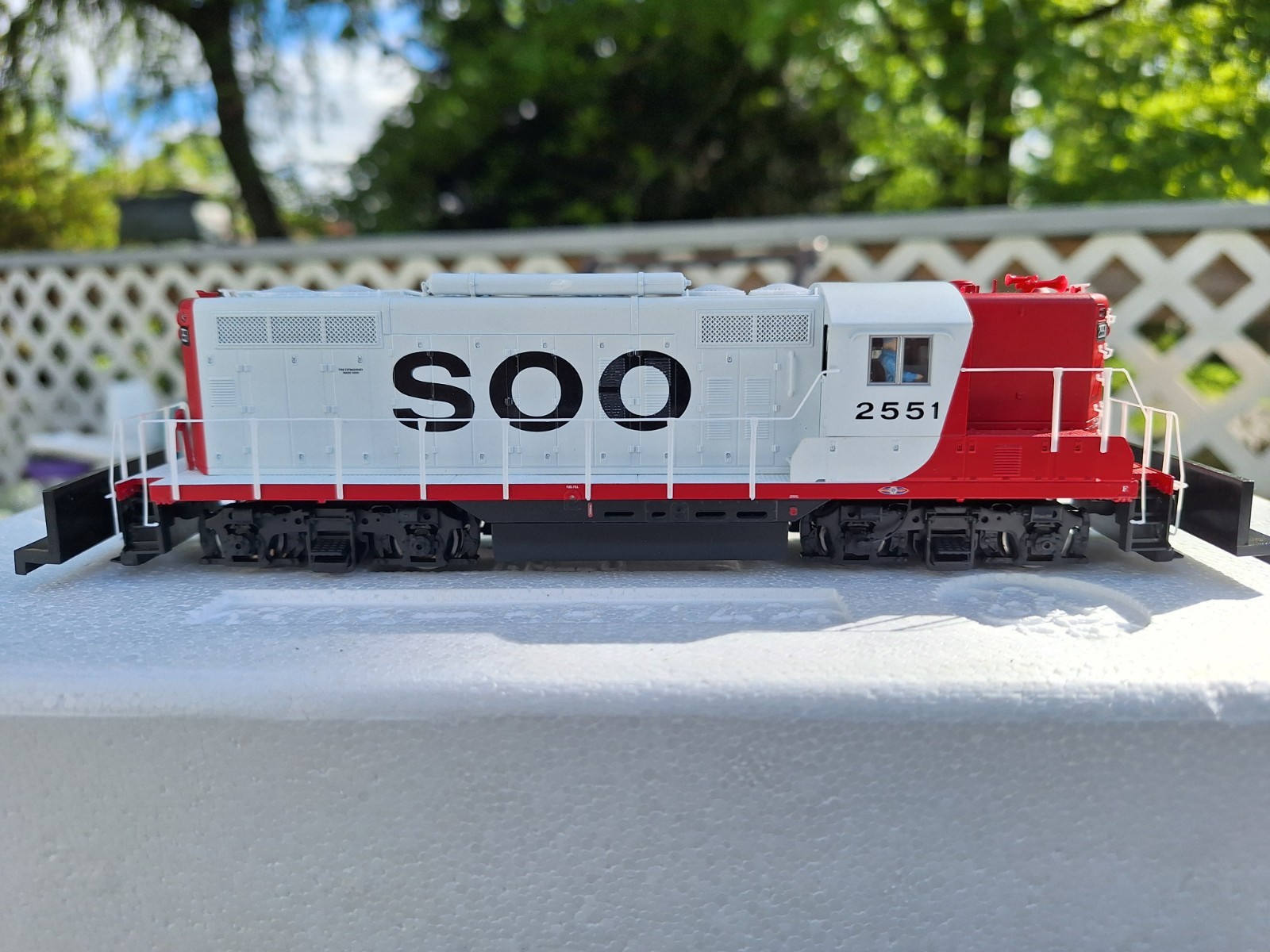 PROTO 2000 Diesel EMD GP9 Phase I Powered w/Sound & DCC (QSI) — Soo Line #2551