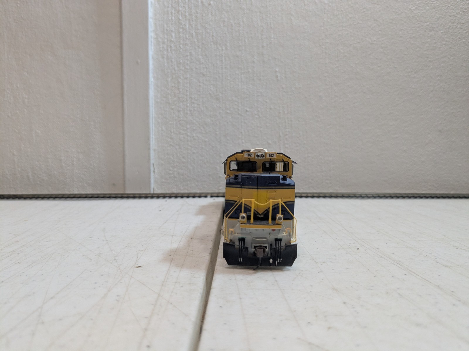Genesis ATHG69269 – First Union Rail #102 SD70M-2 Diesel Locomotive – DC – HO
