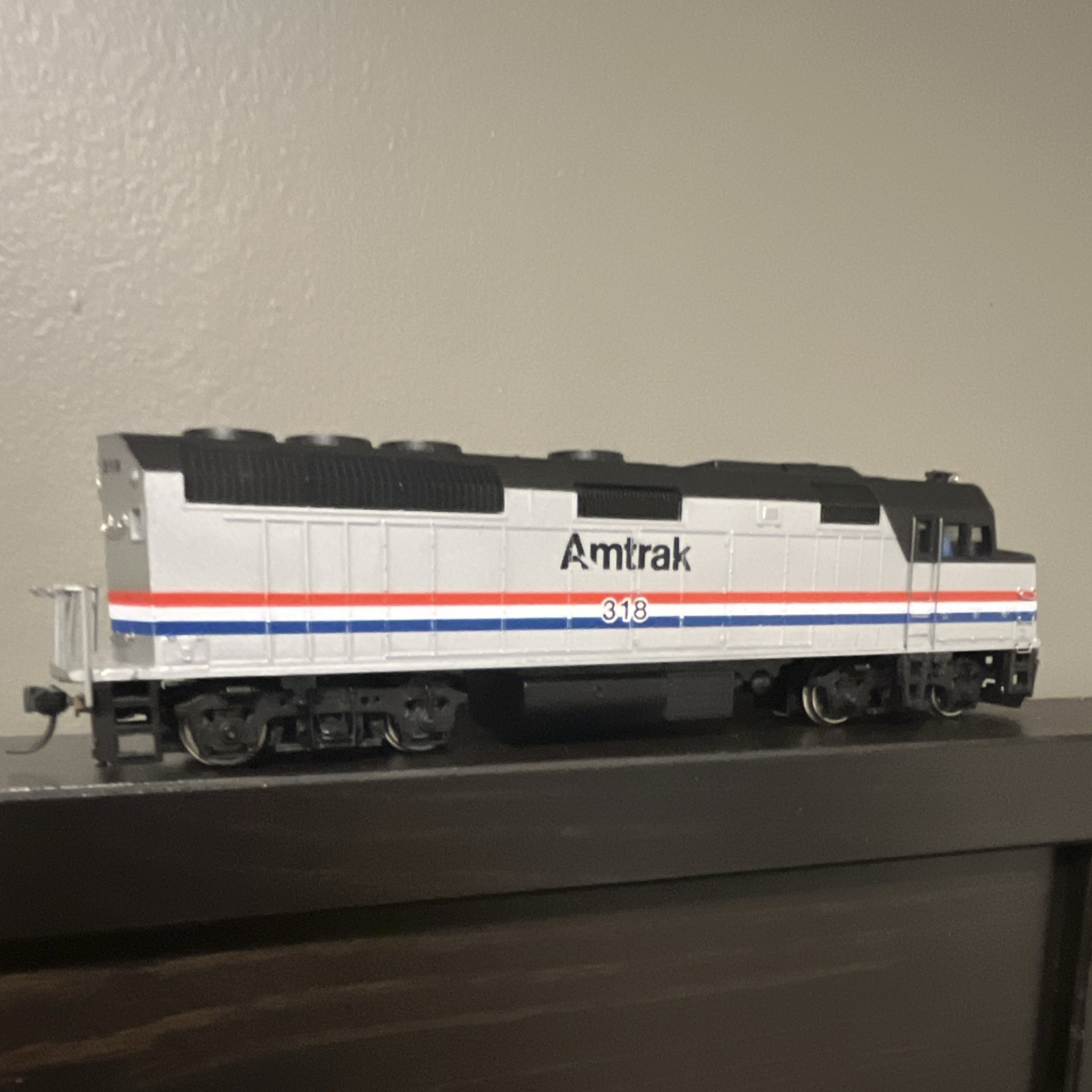 Bachmann Spectrum HO Scale Amtrak #318 Diesel Locomotive, Analog Control