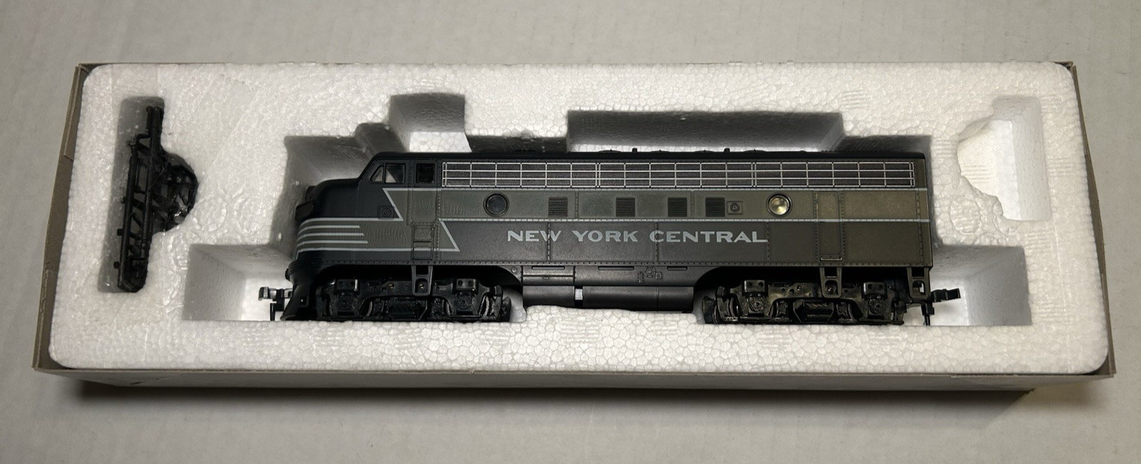Stewart Hobbies HO Scale NYC Stock #9140 Tested 2/ Box + 4 Loose Rivarossi Cars