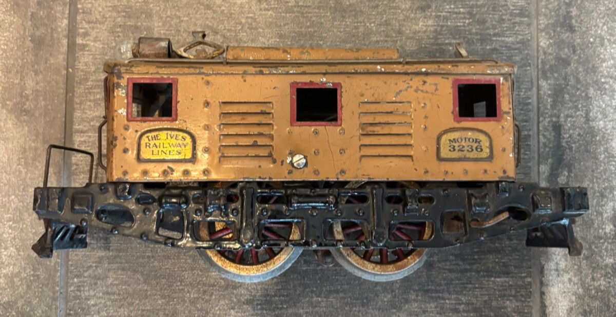 Antique IVES Railway Lines Motor #3236 Wide Gauge Electric Locomotive Tin 1989