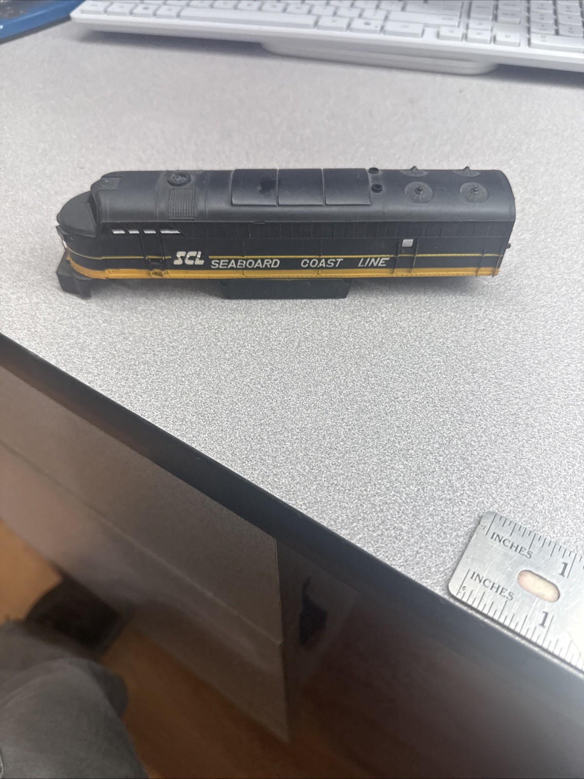Ho Scale – Seaboard Coast Line SCL Locomotive – Shell Only – For Parts