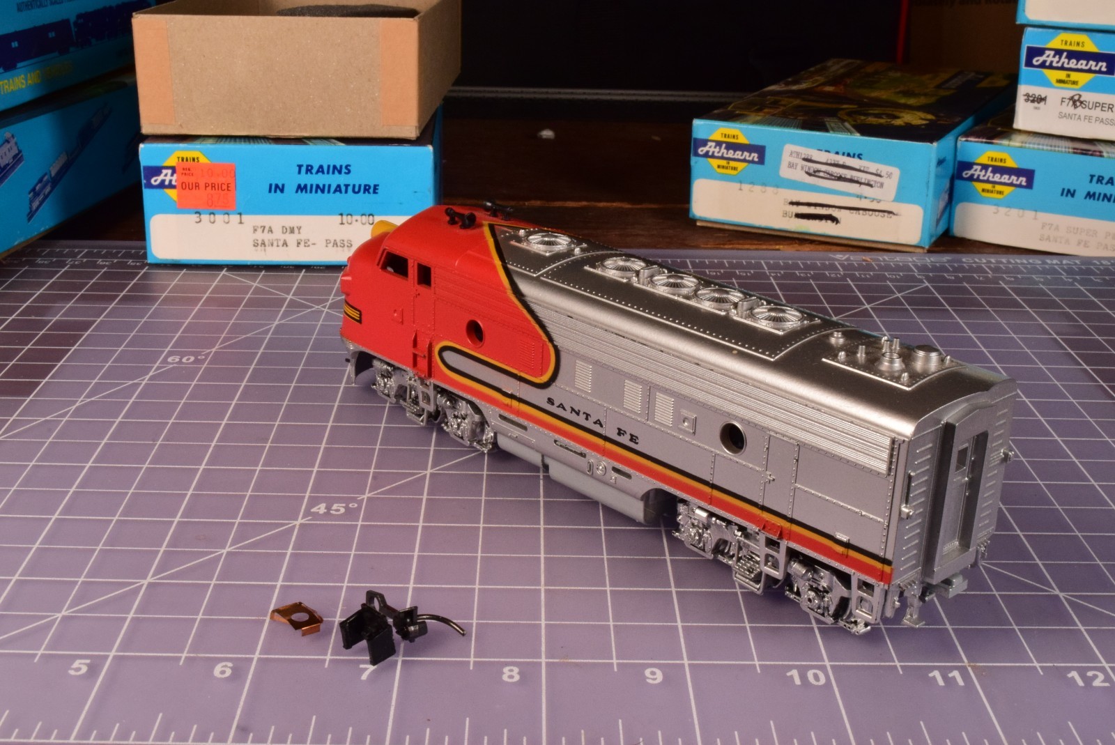 near TrkRdy 16.9 oz Good Working Condition Athearn F7A Super Power Santa Fe 2nd1