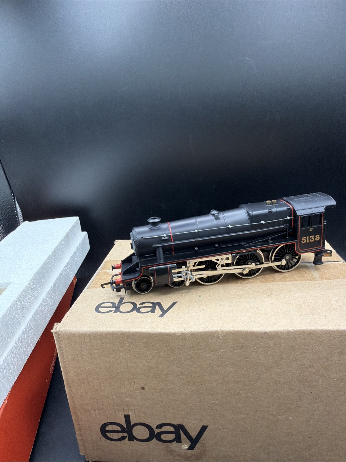 MIB Hornby OO Scale R.320 LMS Class 5 Locomotive Black Livery #5138