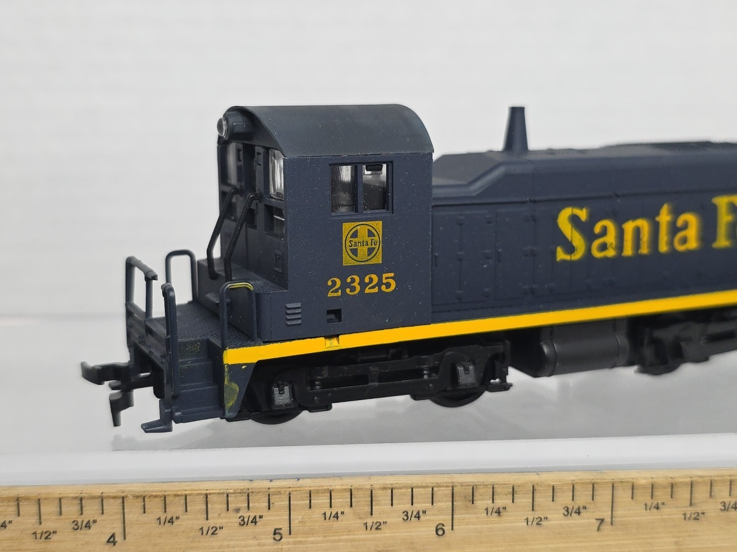 AHM Ho Scale 5014ed Dummy Santa FE 2325 Switcher Diesel Loco LNIB