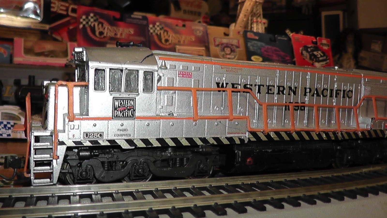 ho western pacific rivarossi diesel locomotive runs on track