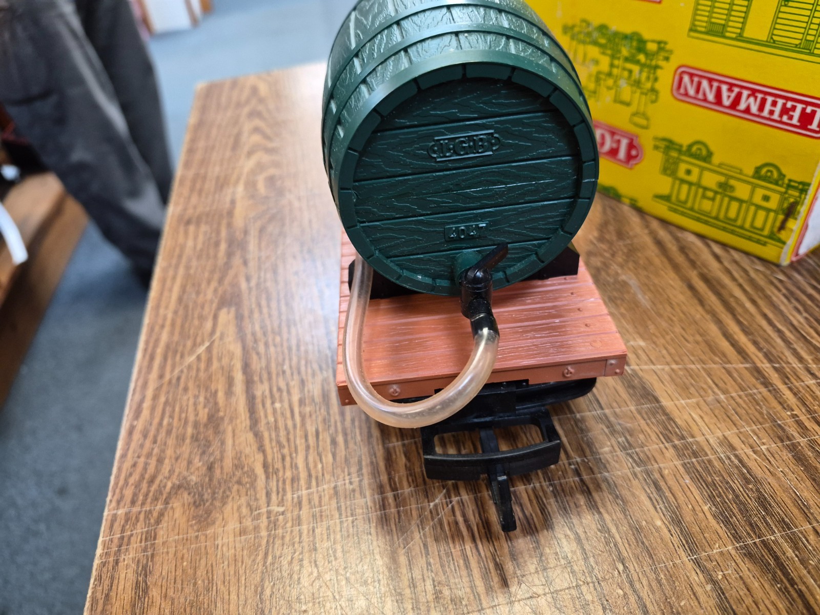 LGB 4047 WINE BARREL KEG CAR G PRE OWNED EARLY YELLOW BOX G SCALE 1:22.5
