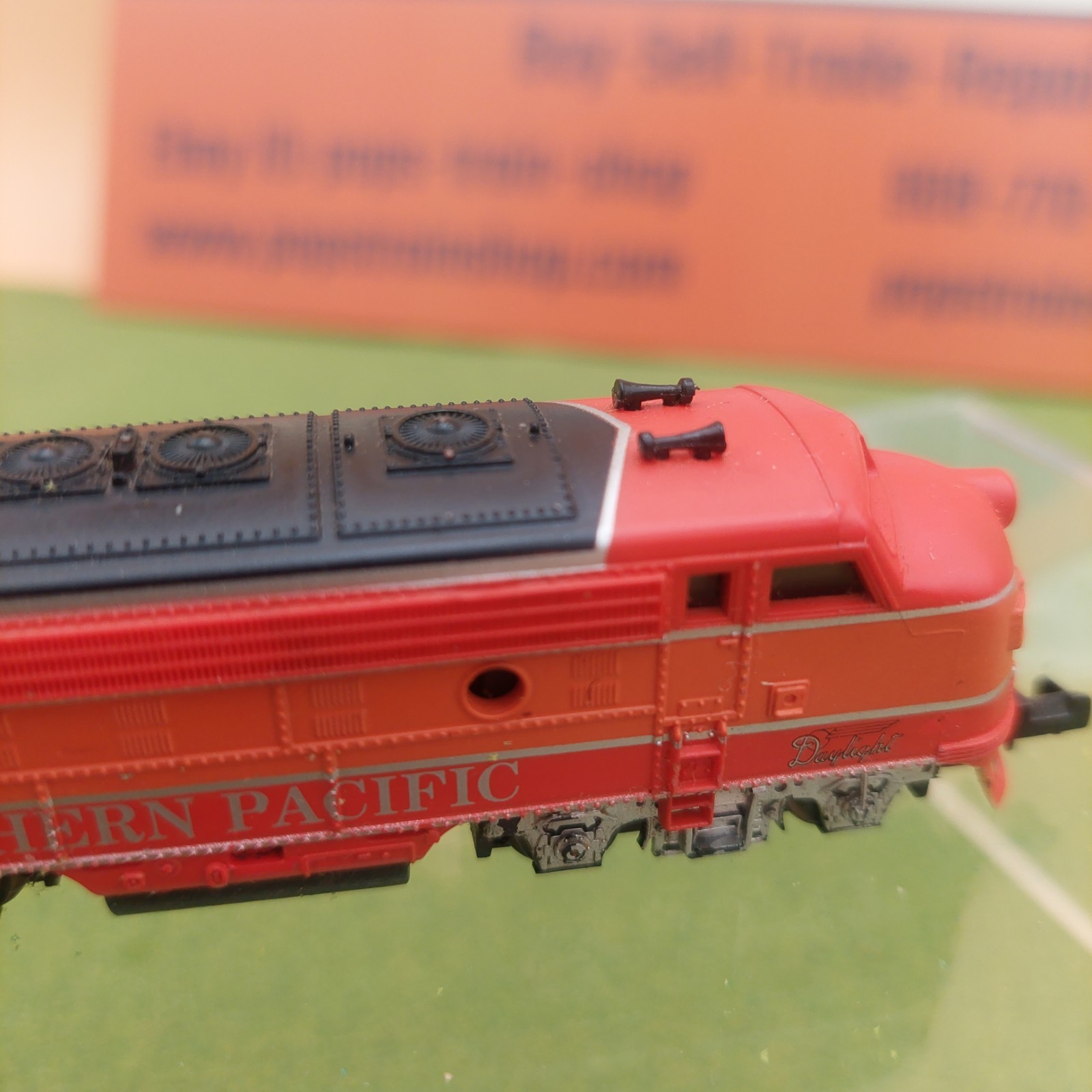 Life-Like ~ N-Scale #6405 Southern Pacific “Daylight Paint Scheme” F 7 Diesel