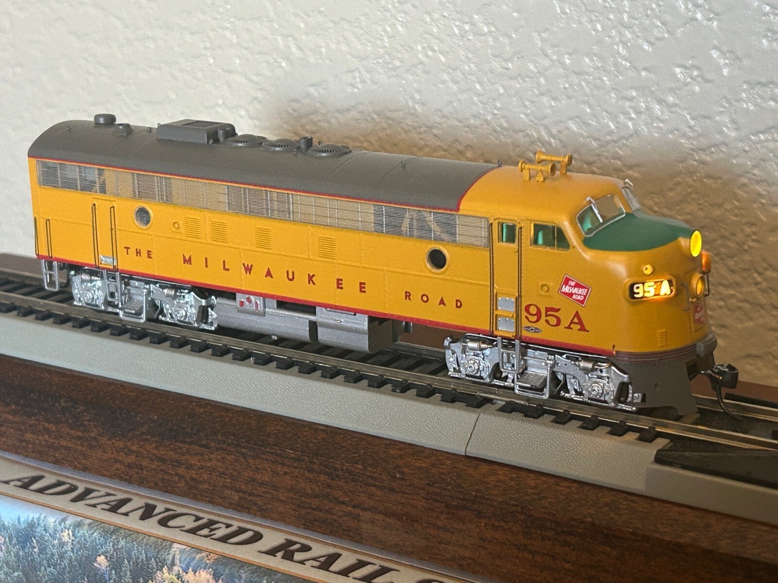 MILWAUKEE ROAD YELLOW FP7A – A unit #95A – DCC / QUANTUM SOUND HO Scale NEW OOP