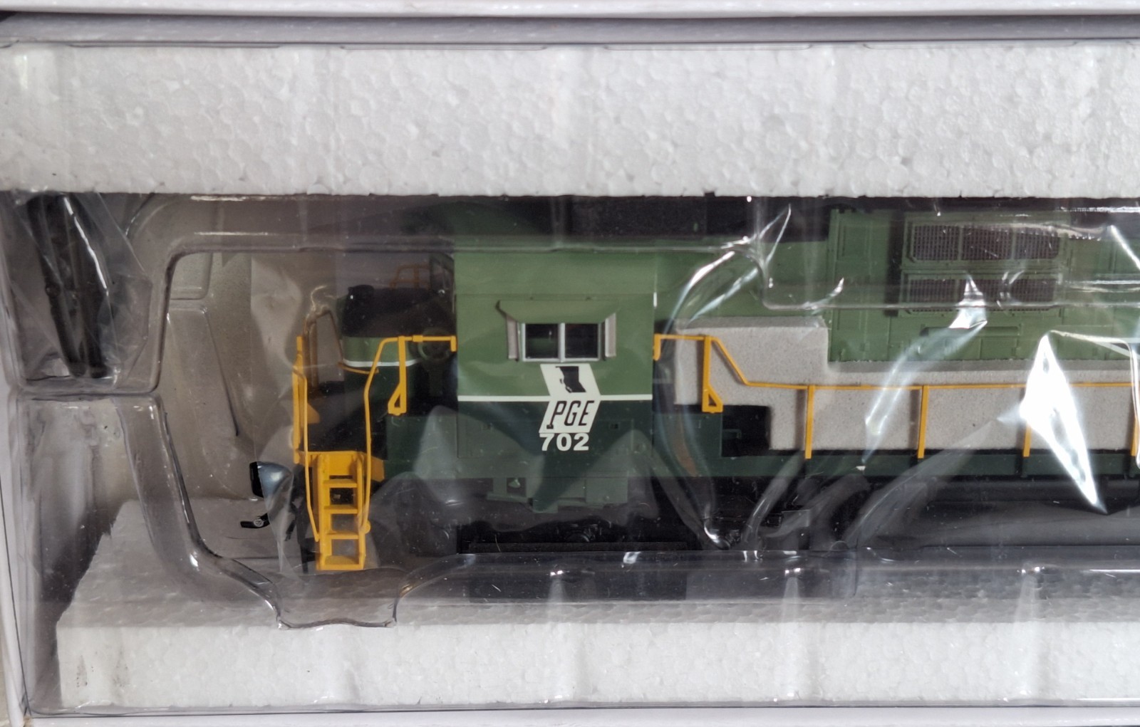 Bowser Executive Line 23455 HO ALCO C-630M Pacific Great Eastern #702 w/ Tsunami