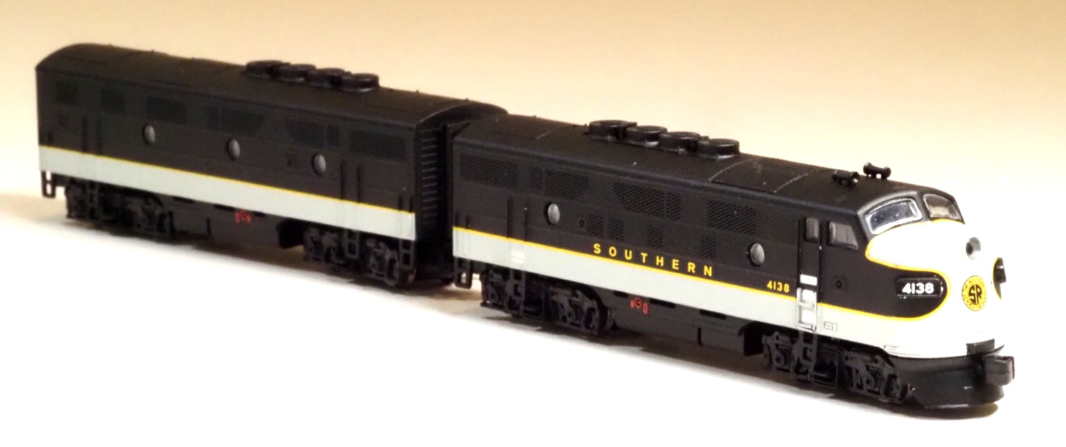 AZL Z-scale Southern 62910-2 #4138-4326 Locomotive both F3 A-B units powered
