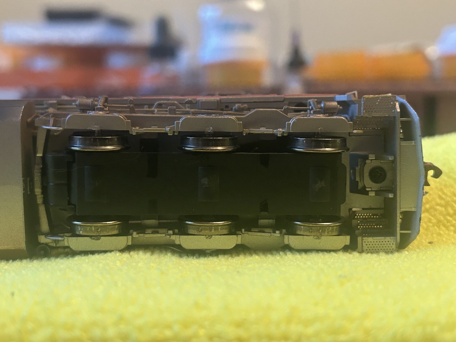ScaleTrains HO Rivet Counter GE C44-9W BNSF #673 Ex-ATSF Warbonnet DCC Sound