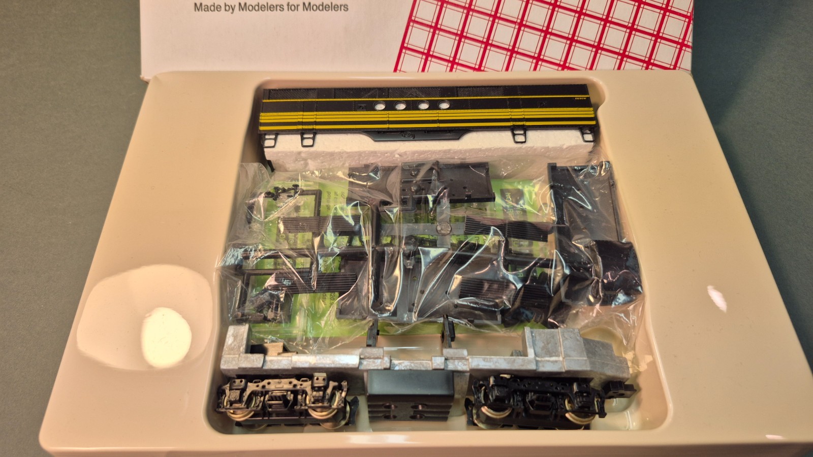 HO Scale Stewart, FT-B EMD Diesel Locomotive, D&RGW, Black & Yellow DUMMY