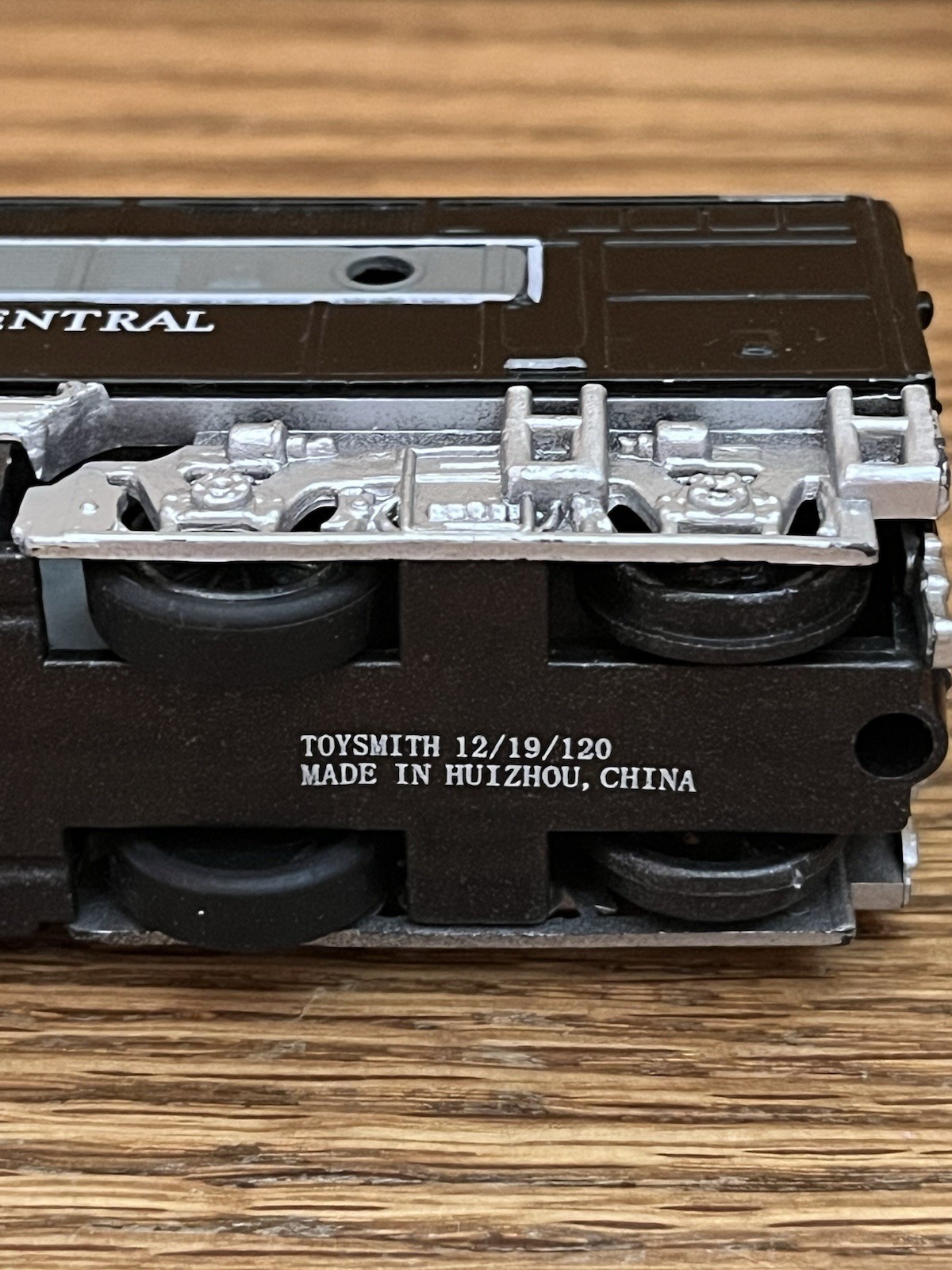 Toysmith 7″ New York Central And Pacific Express Locomotives Pull Back Trains
