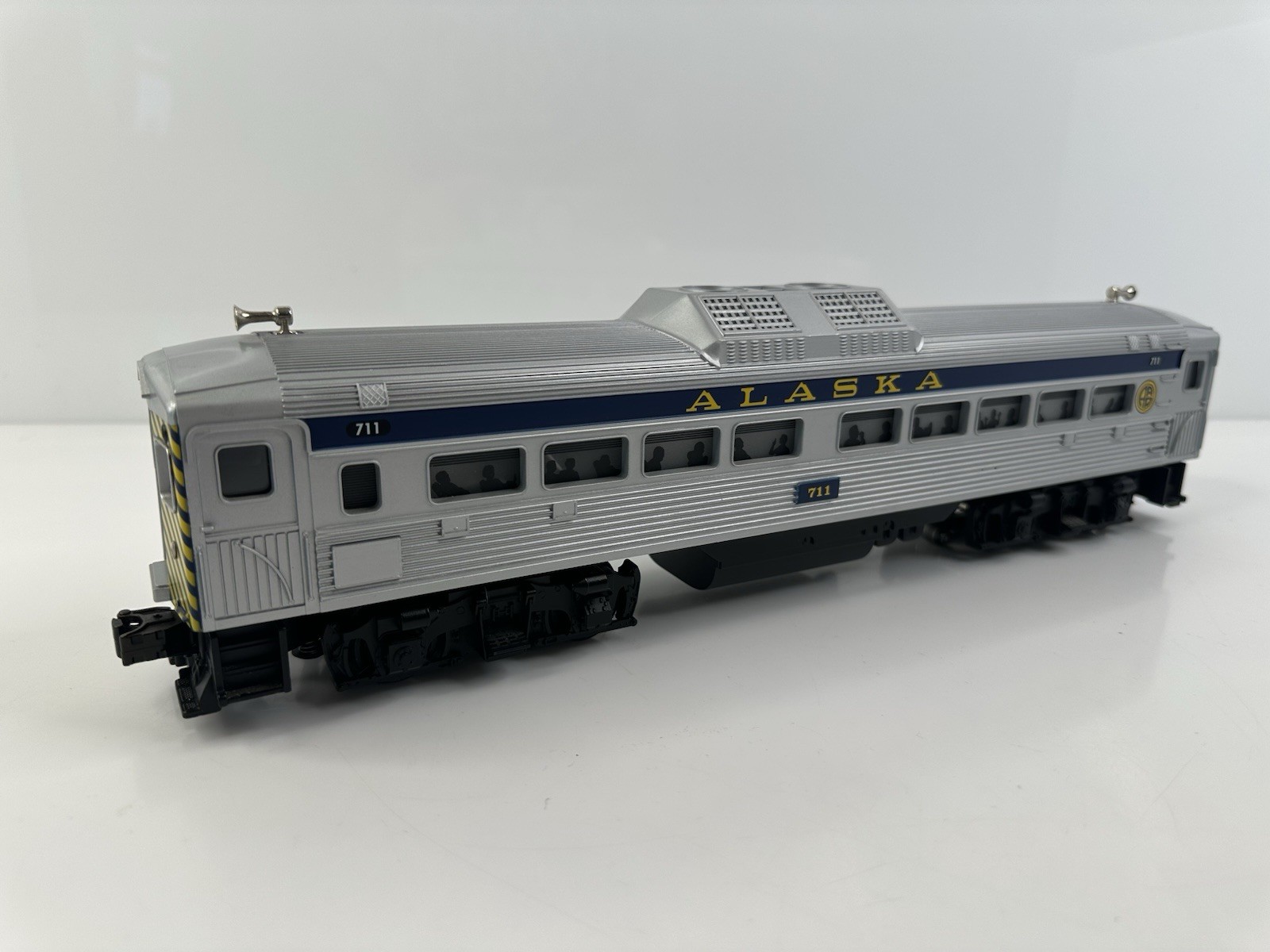 Lionel Trains 6-38428 Alaska Powered Budd Coach Car Silver HTF