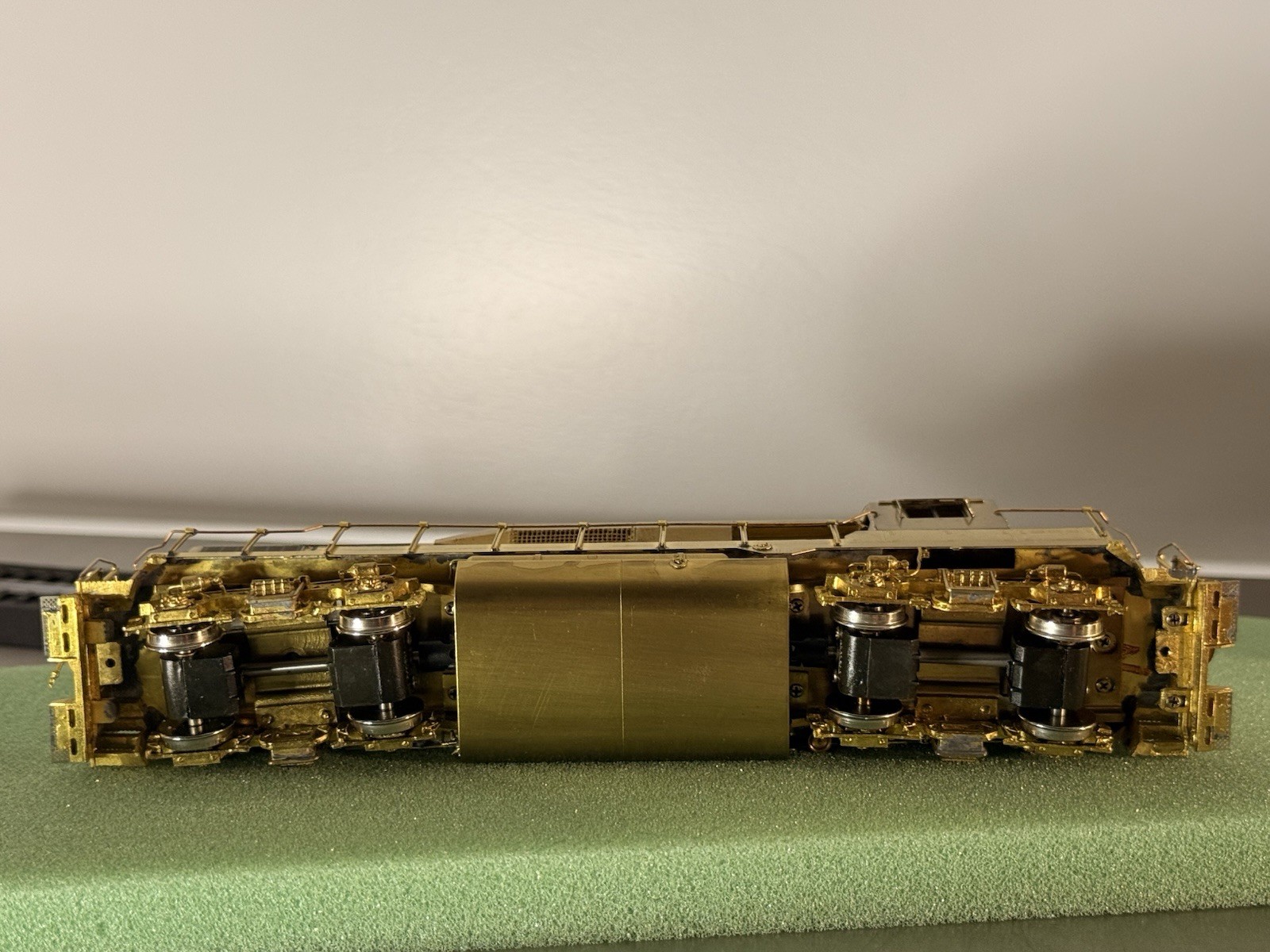 Overland Models – Brass – SP (Southern Pacific) GP30 Phase II Low Hood – NEW