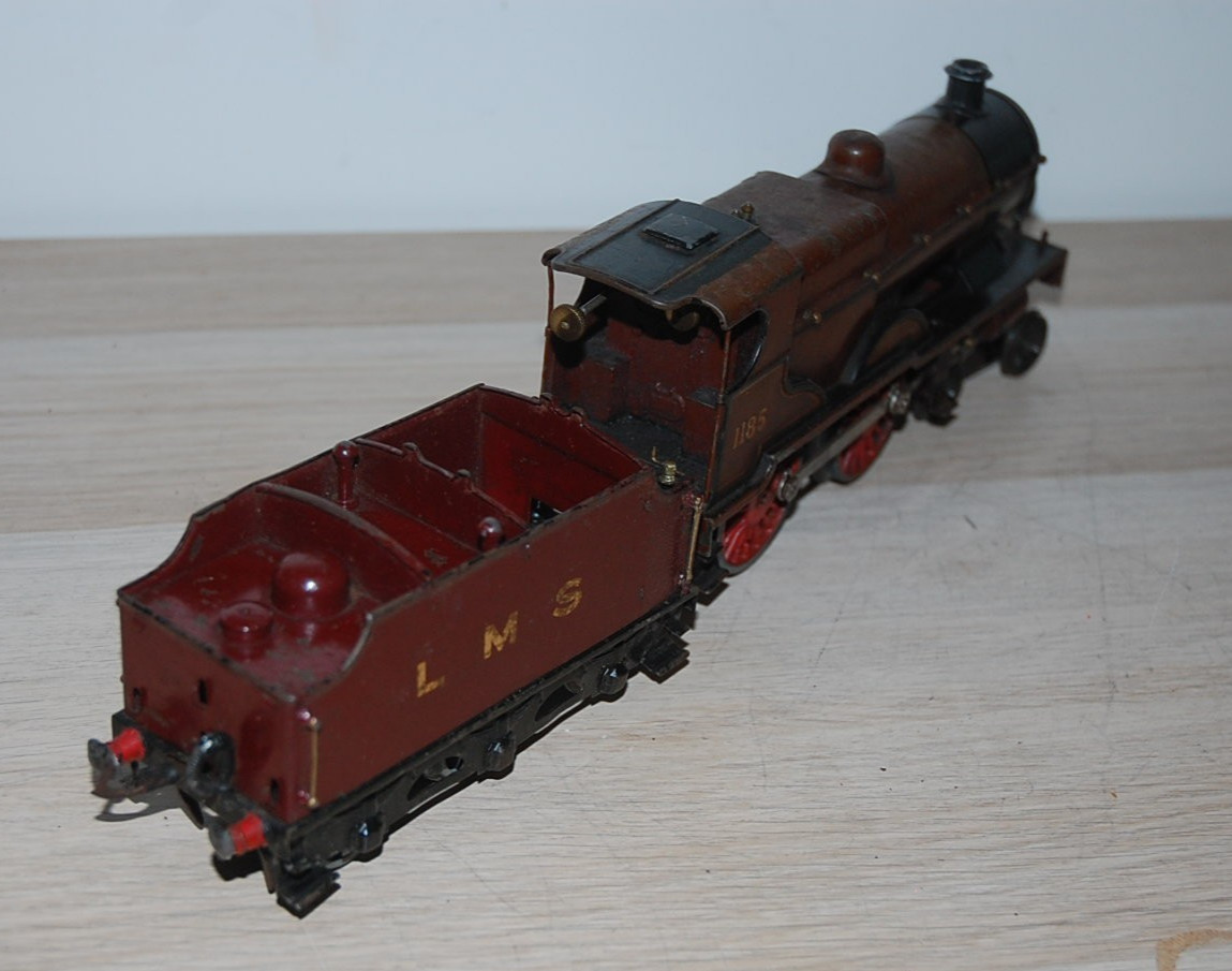 HORNBY O GAUGE CLOCKWORK COMPOUND LOCOMOTIVE AND TENDER IN RED LMS LIVERY