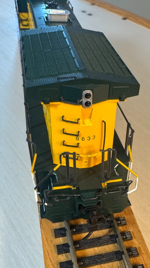 Set of 2 CNW Diesel Locomotives with DCC Control – EMD SD-7 & GE DAsh9-44CW