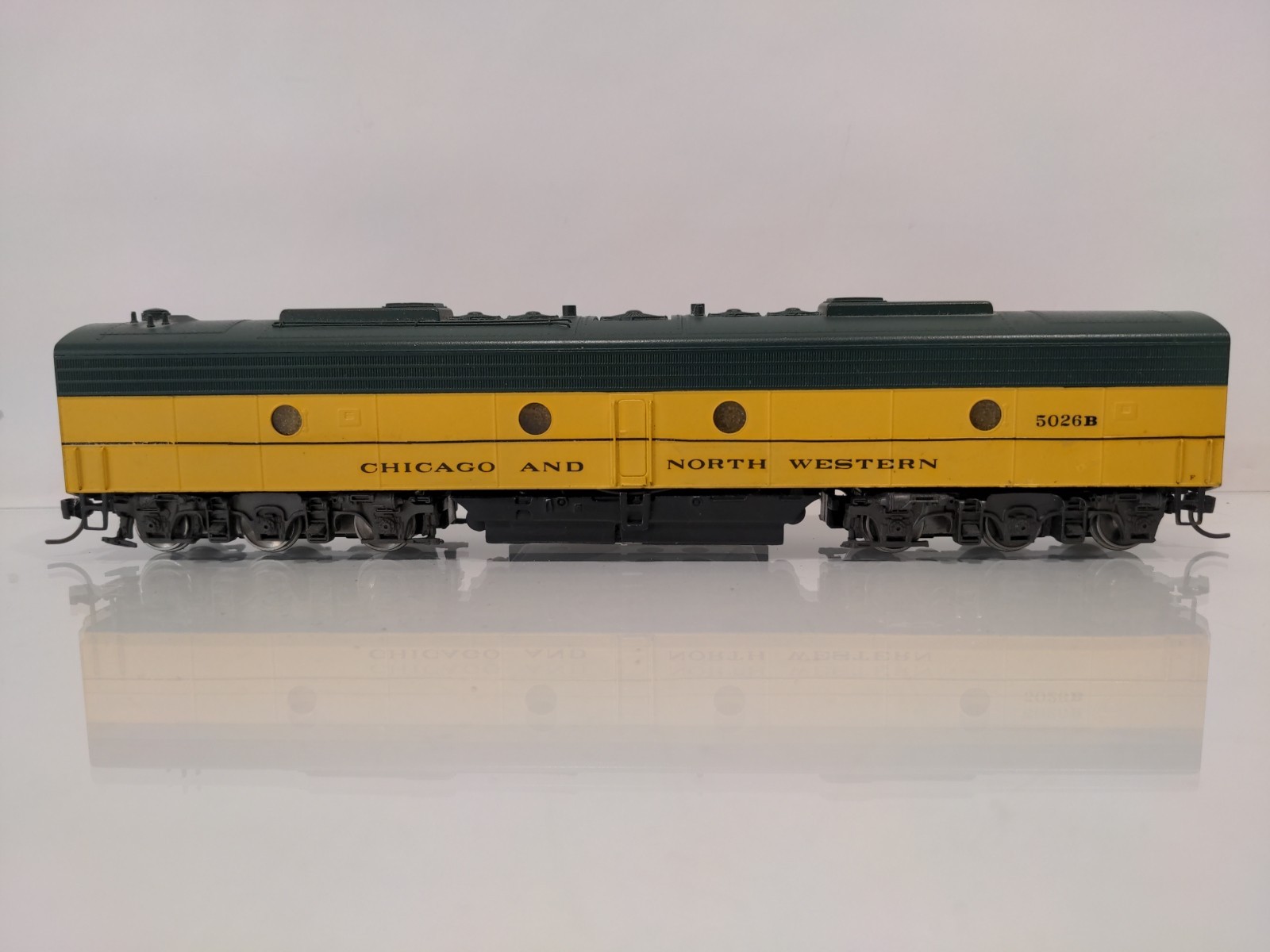 Trains, Inc Brass HO Emd E9B Chicago and North Western CNW 5026B Custom Paint