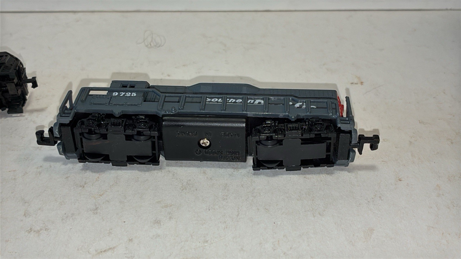 MRC N Scale ALCO Pennsylvania Railroad #8615 & Southern Pacific 9725