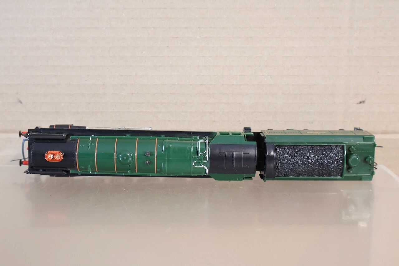TRIANG HORNBY R861 BR GREEN 2-10-0 CLASS 9F LOCOMOTIVE 92220 EVENING STAR 1om