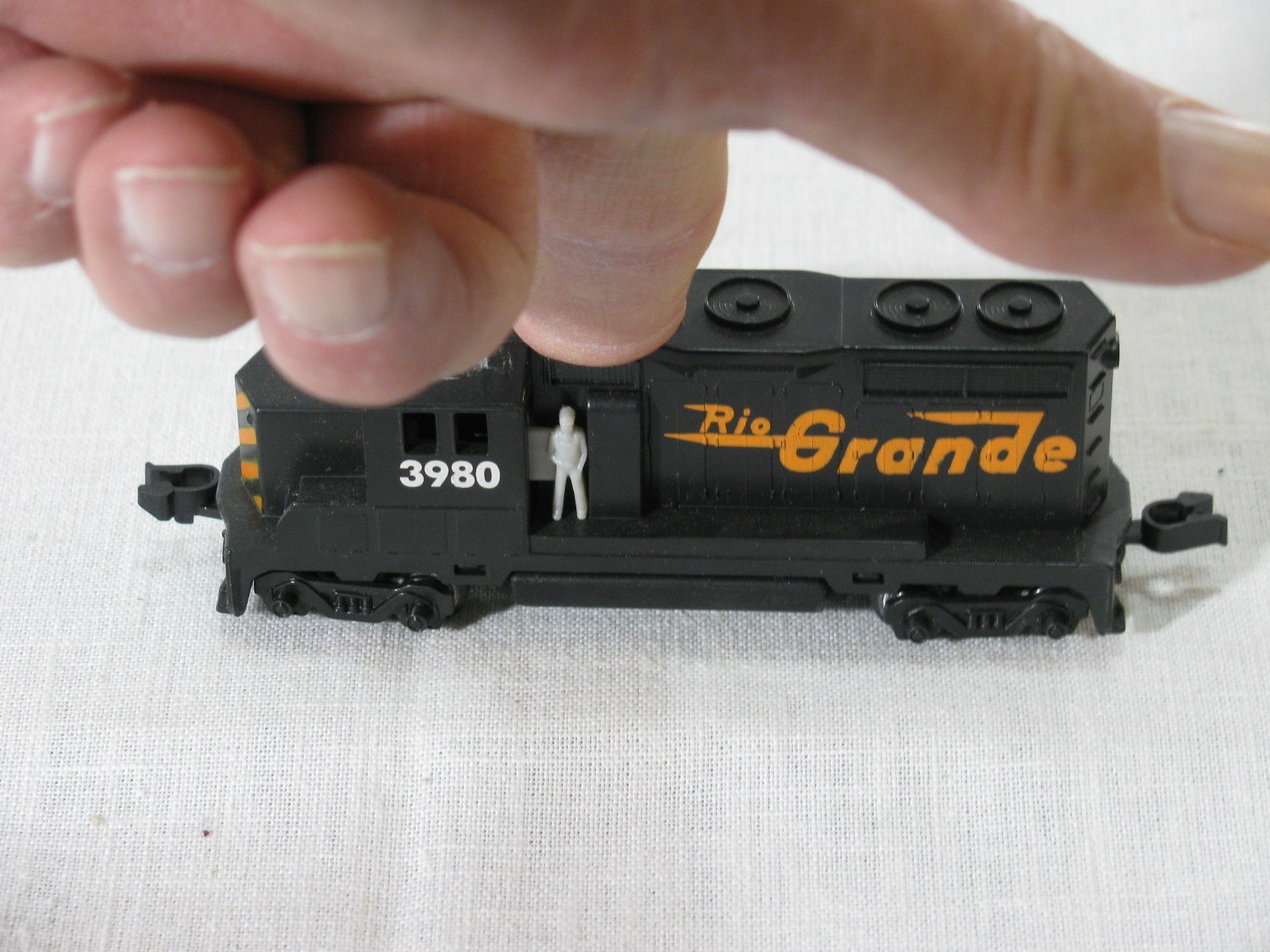 Vtg Mattel N Scale Diesel Locomotive w/Pop Out Engineer, Rio Grande 3980, 1983