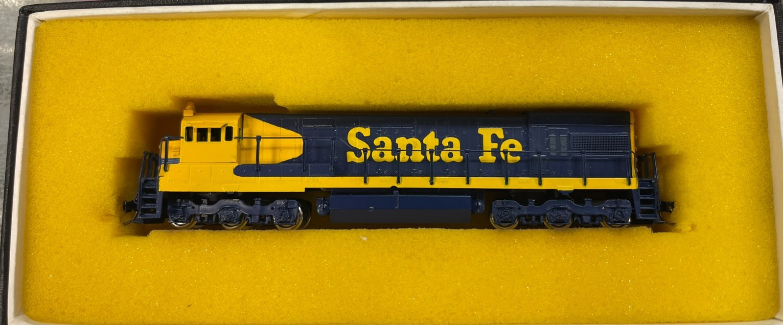 Hallmark N Scale Brass Santa FeU30C Factory Painted