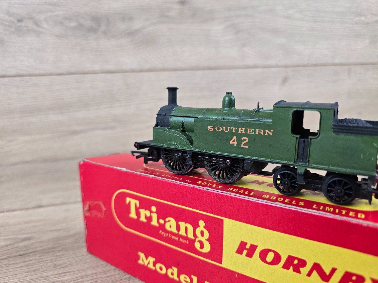 Triang Hornby R754 Class M7 Repainted Southern Tank Locomotive 42 Green OO Gauge