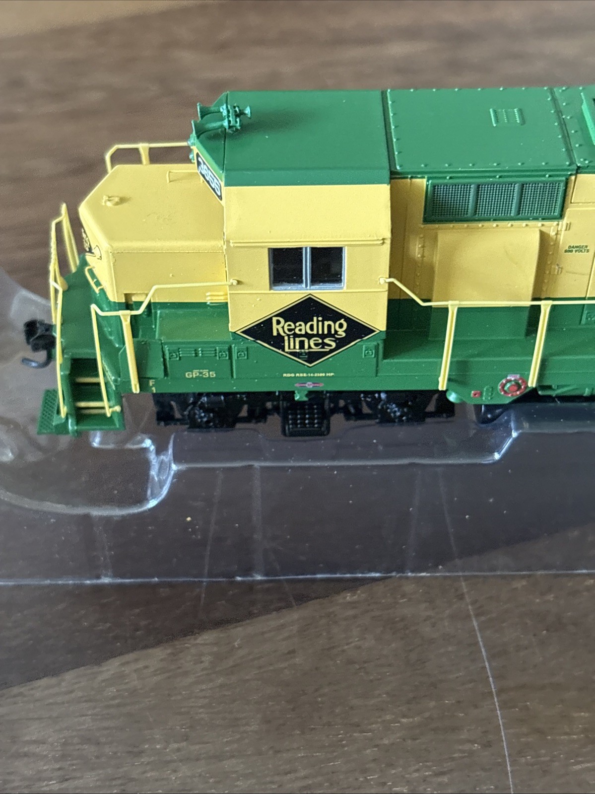 HO Scale Athearn RTR 91720 Reading Line GP35 Diesel Cab 3655 DCC