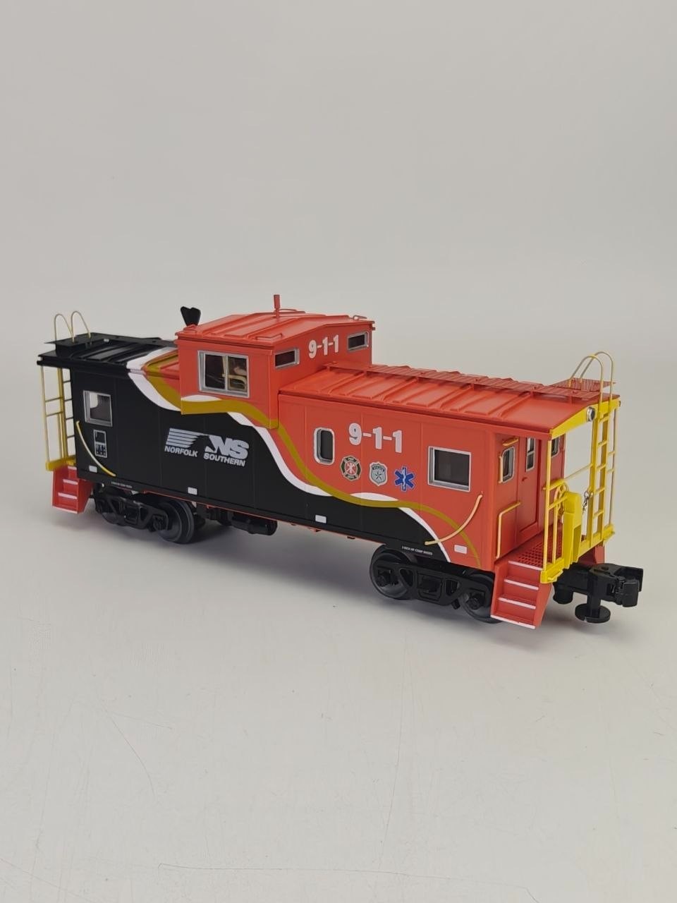 Lionel 6-84530 Norfolk Southern #911 O Gauge Caboose Smoke Light READ