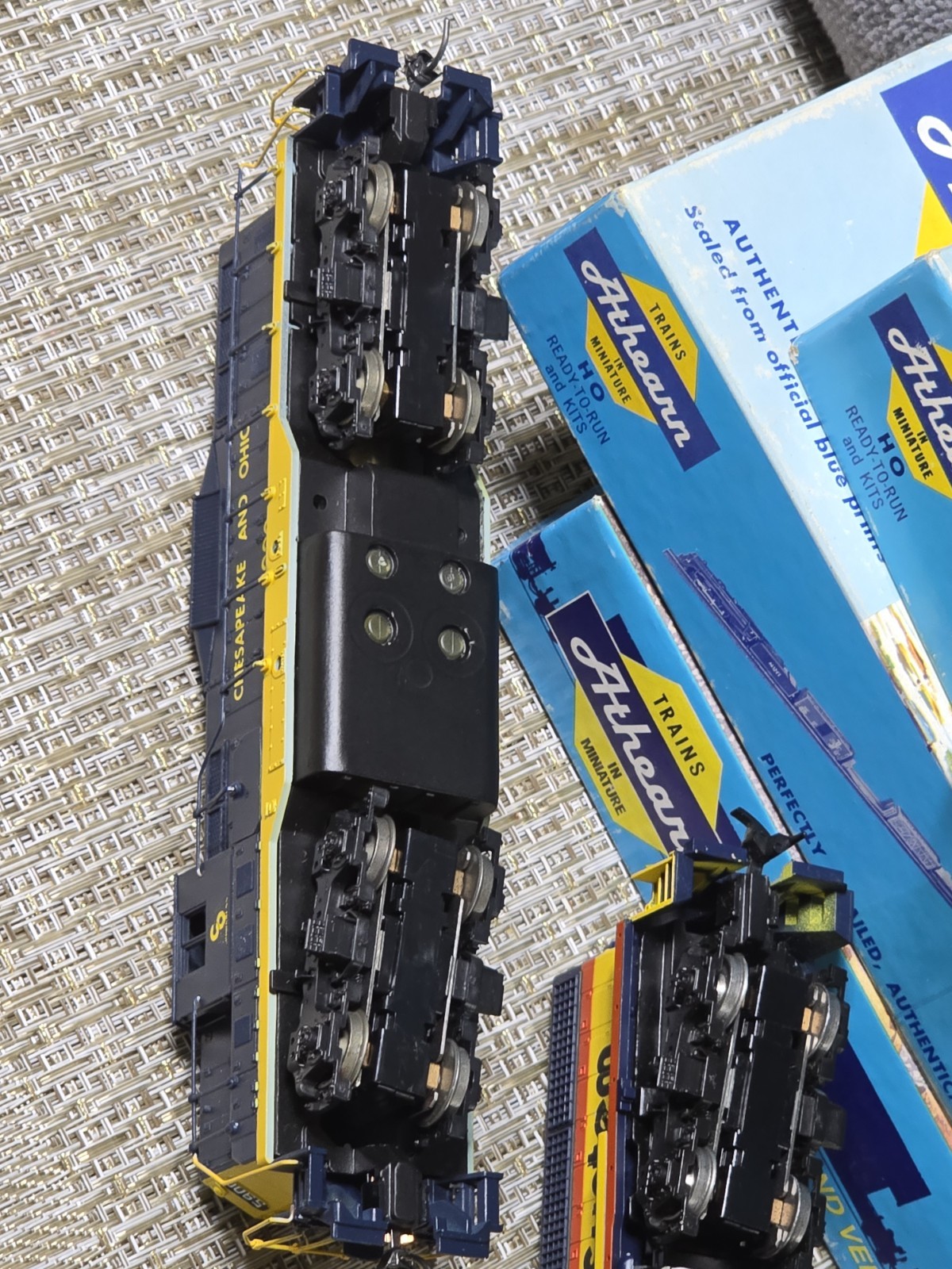 Athearn HO Scale Locomotive Lot(3)Chessie System & C&O + 5Vintage BlueBoxesEmpty