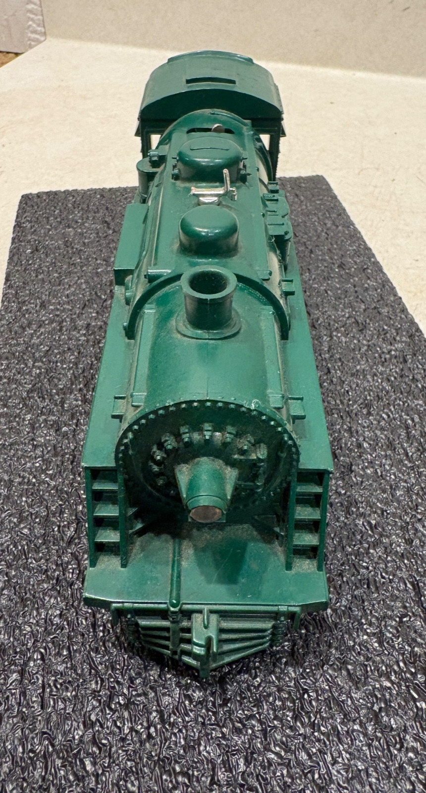 Vintage Lionel #8302 Green Steam Engine w/”Southern” Coal Tender Car