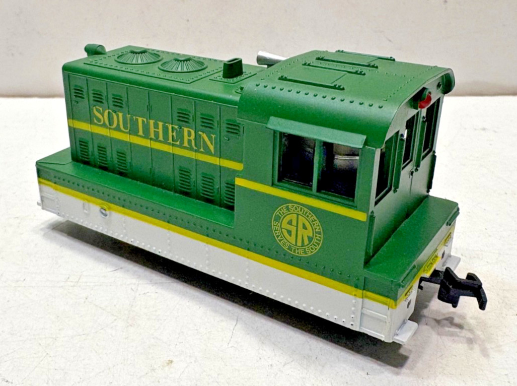 MODEL POWER “HO” SCALE SOUTHERN RAILWAY DIESEL SWITCHER LOCOMOTIVE, NEW.