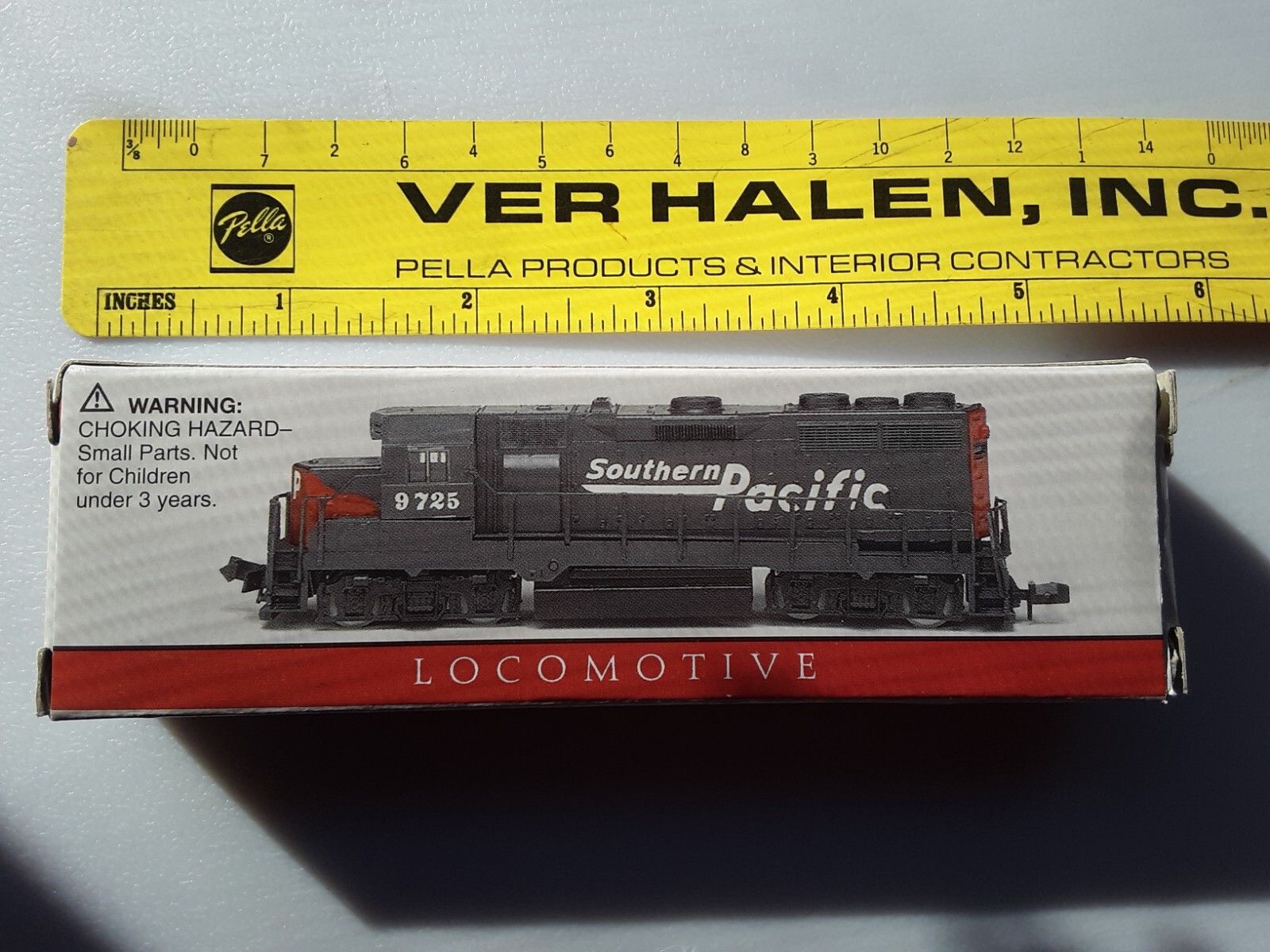 Southern Pacific Miniature Locomotive 9725 Model Train 418