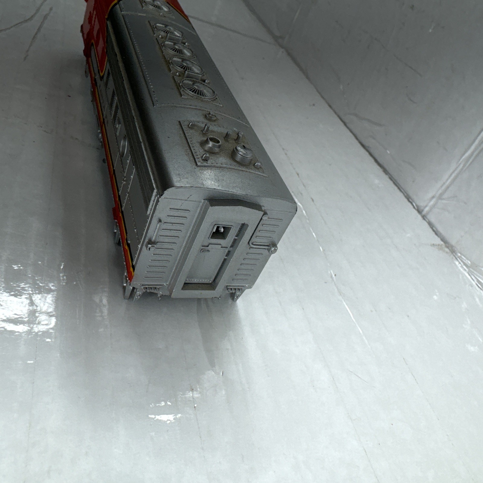 Athearn Ho Scale Santa Fe F-3 / F-7 Diesel Locomotive Shell For Train Set Engine