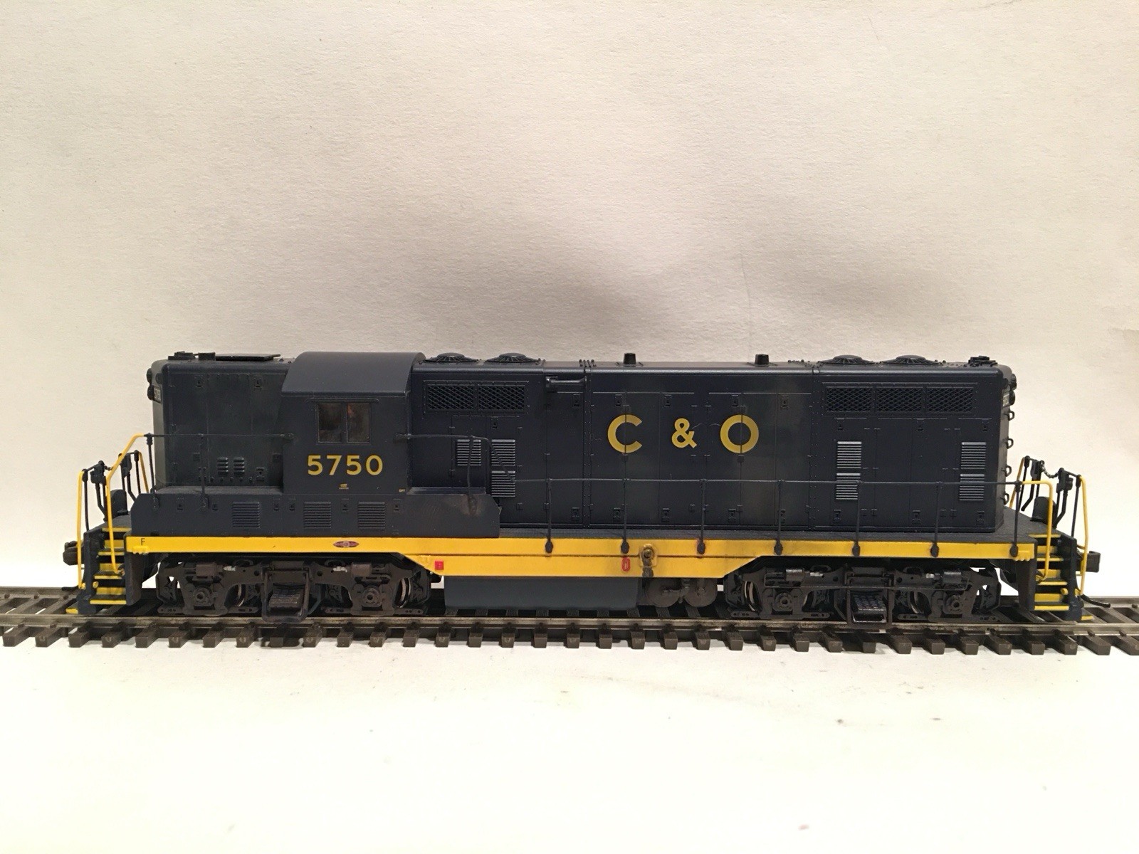 HO Atlas Classic 8356 Chesapeake Ohio GP7 Diesel Locomotive C&O #5750 WEATHERED