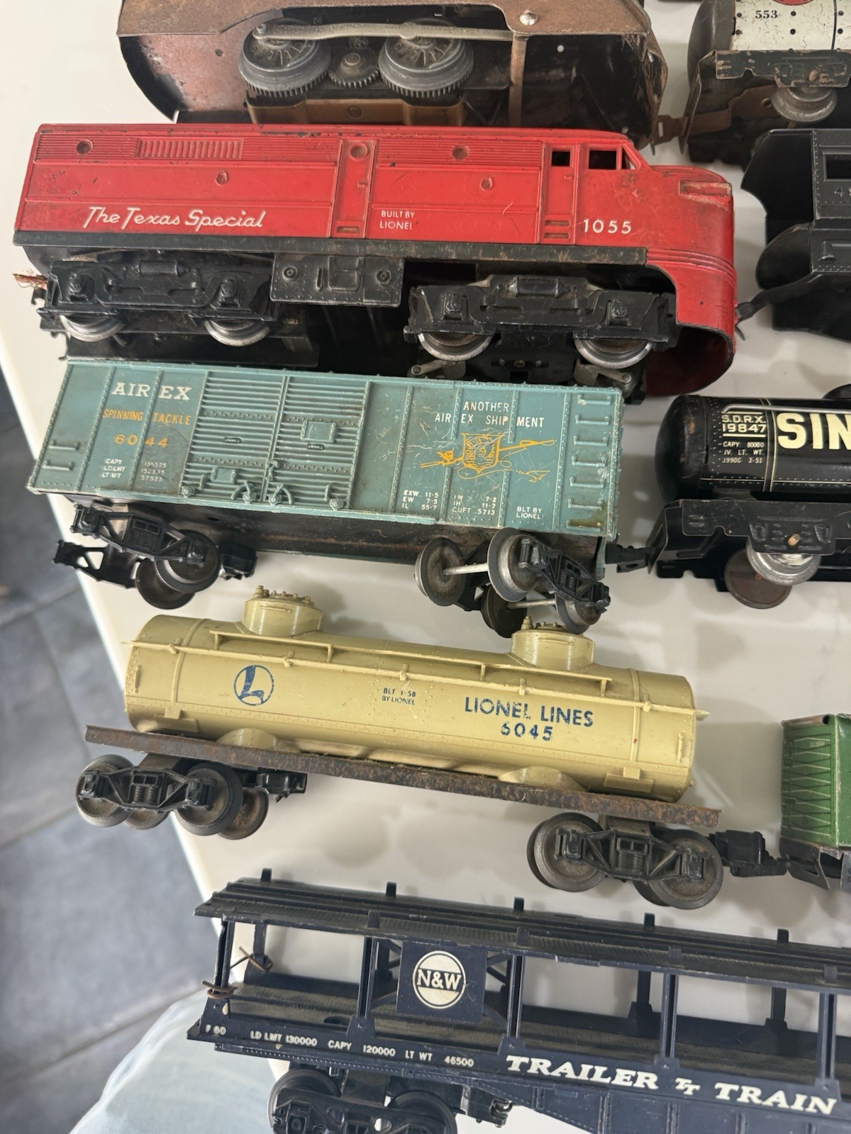 Vintage 1950s Train Lot of 18 Pieces – MARX, Lionel & More (AS IS) UNTESTED