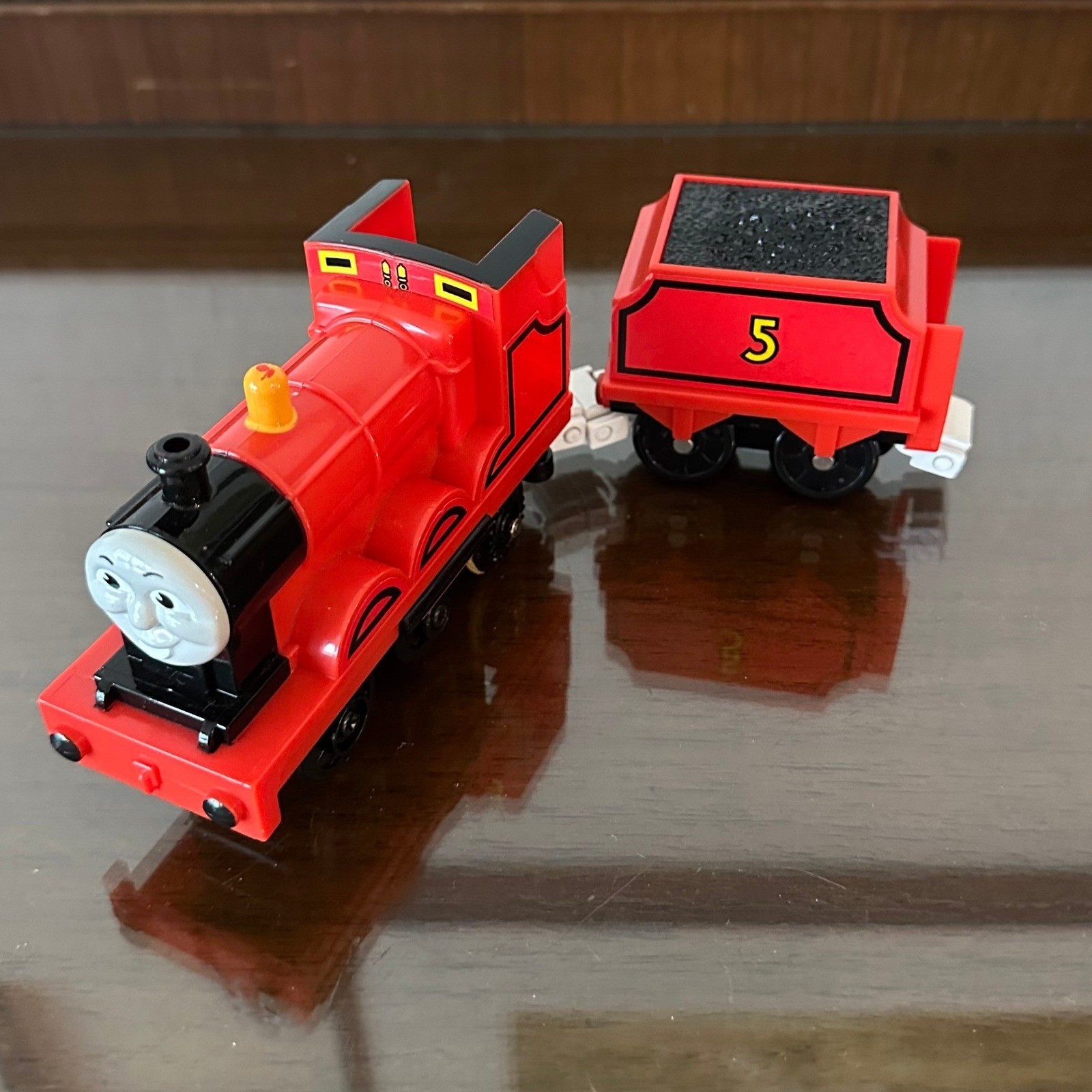 1993 TOMY Motorized James Red Engine with Tender Thomas & Friends Train *WORKS*