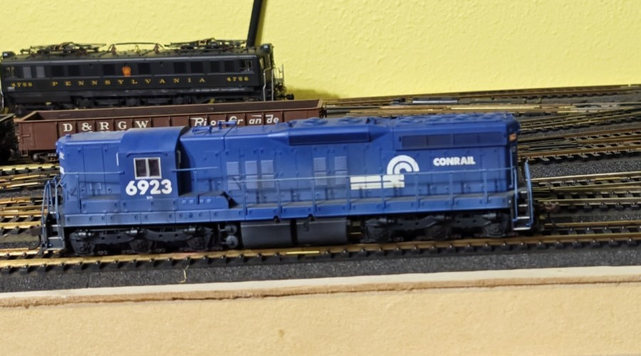 PROTO 2000 Series Conrail 6923 SD9 DCC No Sound #21237 HO Scale