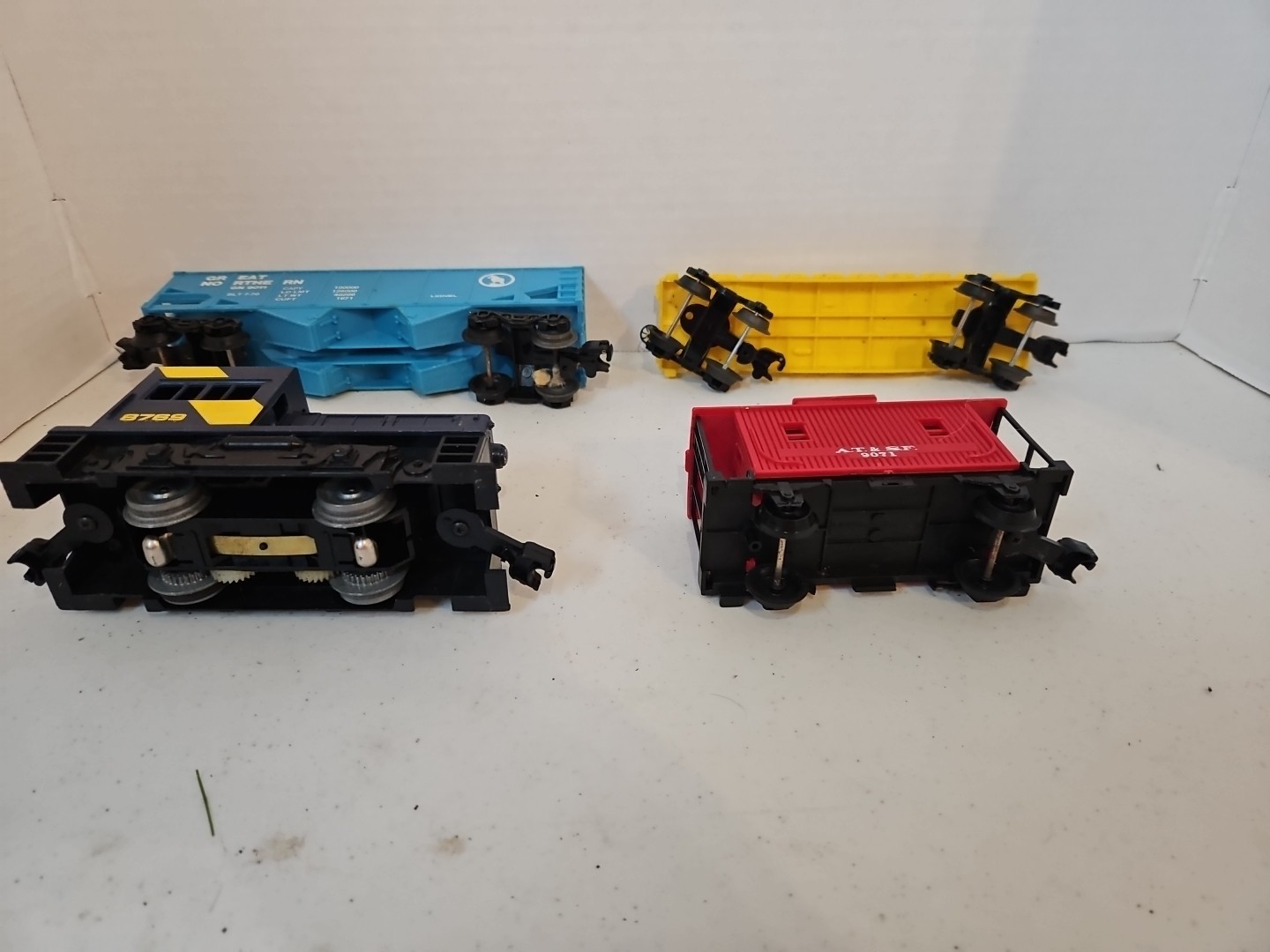 Lionel 8769RepublicSteelSwitcher Engine Great Northern/Union Pacific/ At&Sf Cars